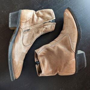 Vibram cowboy boots size 8.5